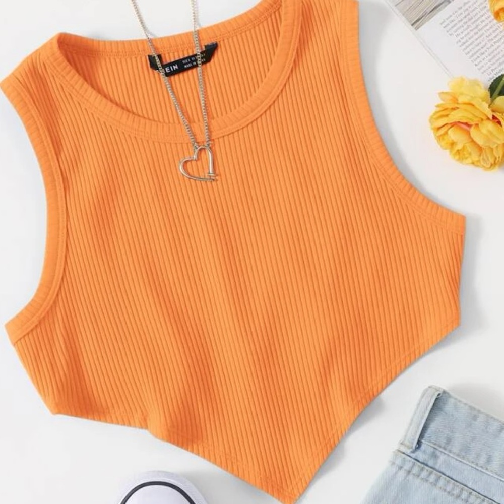 Asymmetrical Hem Rib-Knit Crop tank top - Picture 2 of 5
